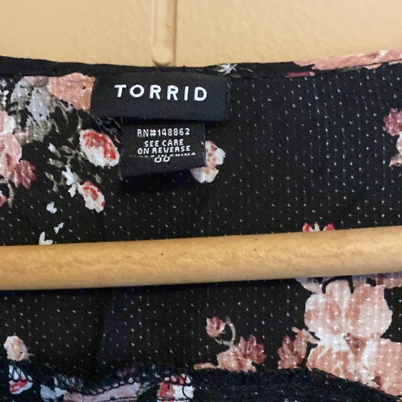 Ladies size large torrid black top with flowers - Picture 2 of 5